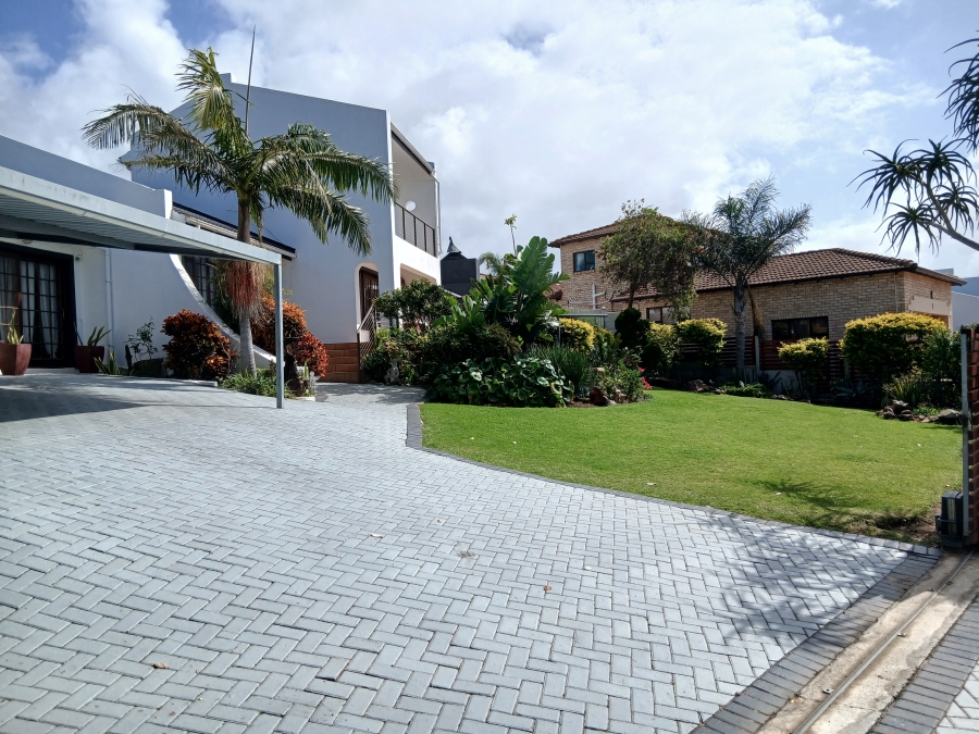 3 Bedroom Property for Sale in Wavecrest Eastern Cape